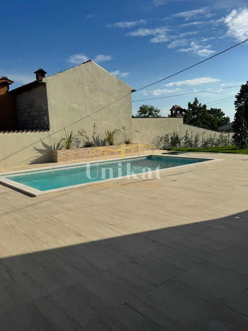 Casa in pietra ristrutturata con piscina